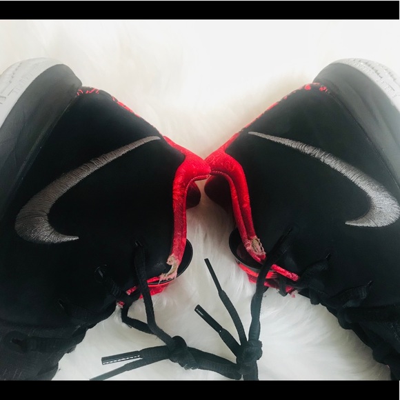 🏀 Kyrie 4 - Picture 4 of 8